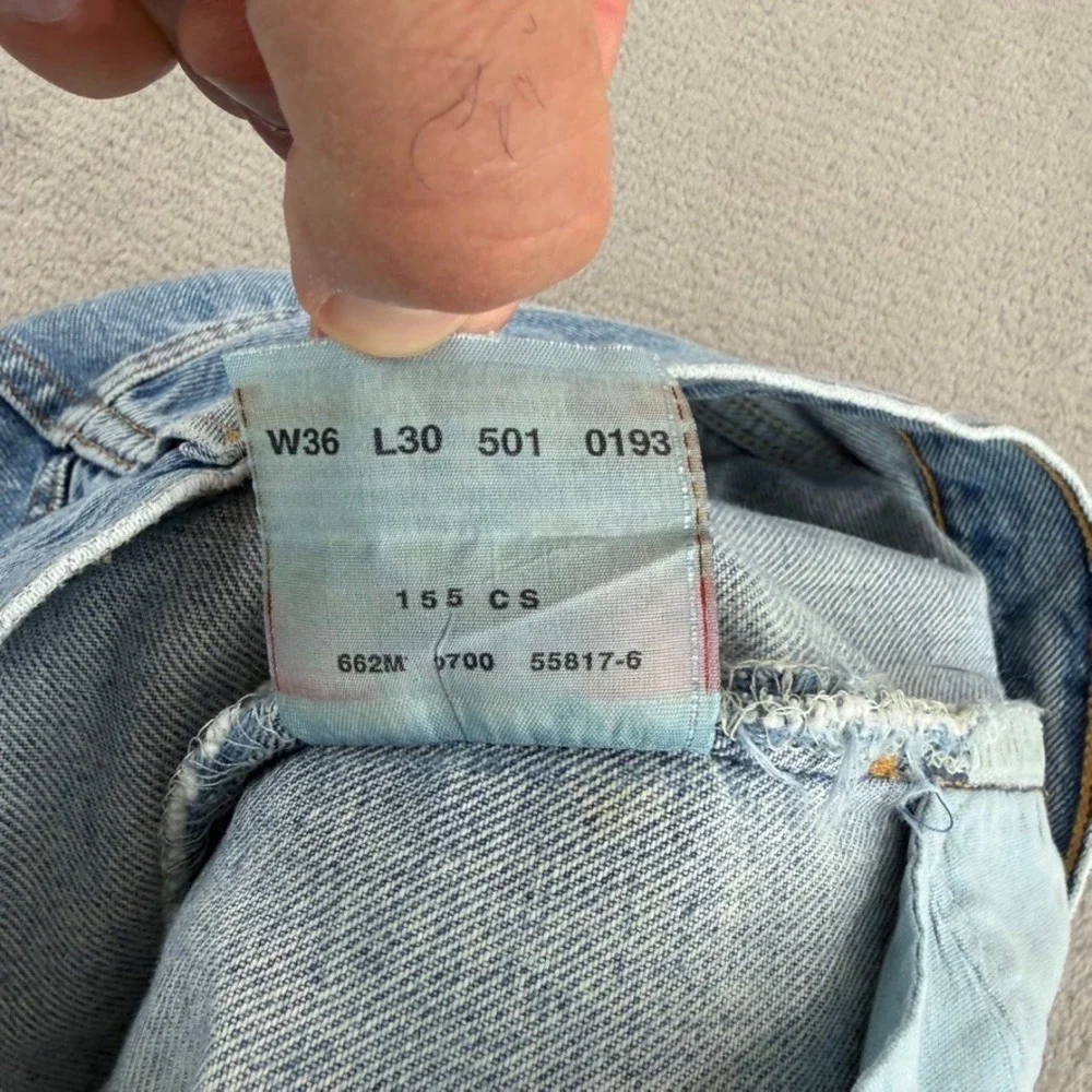 Vintage Levi's 501 Button Fly Denim Jeans Men 34x29.5 (Tag 36x30) Blue Fade Wash